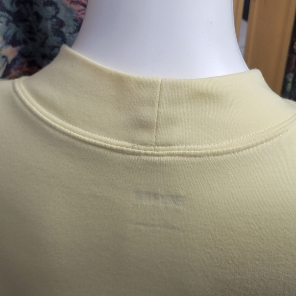 Women's Blair Large Light Yellow Round Neck Long Sleeve Pullover Crested… - Picture 4 of 7